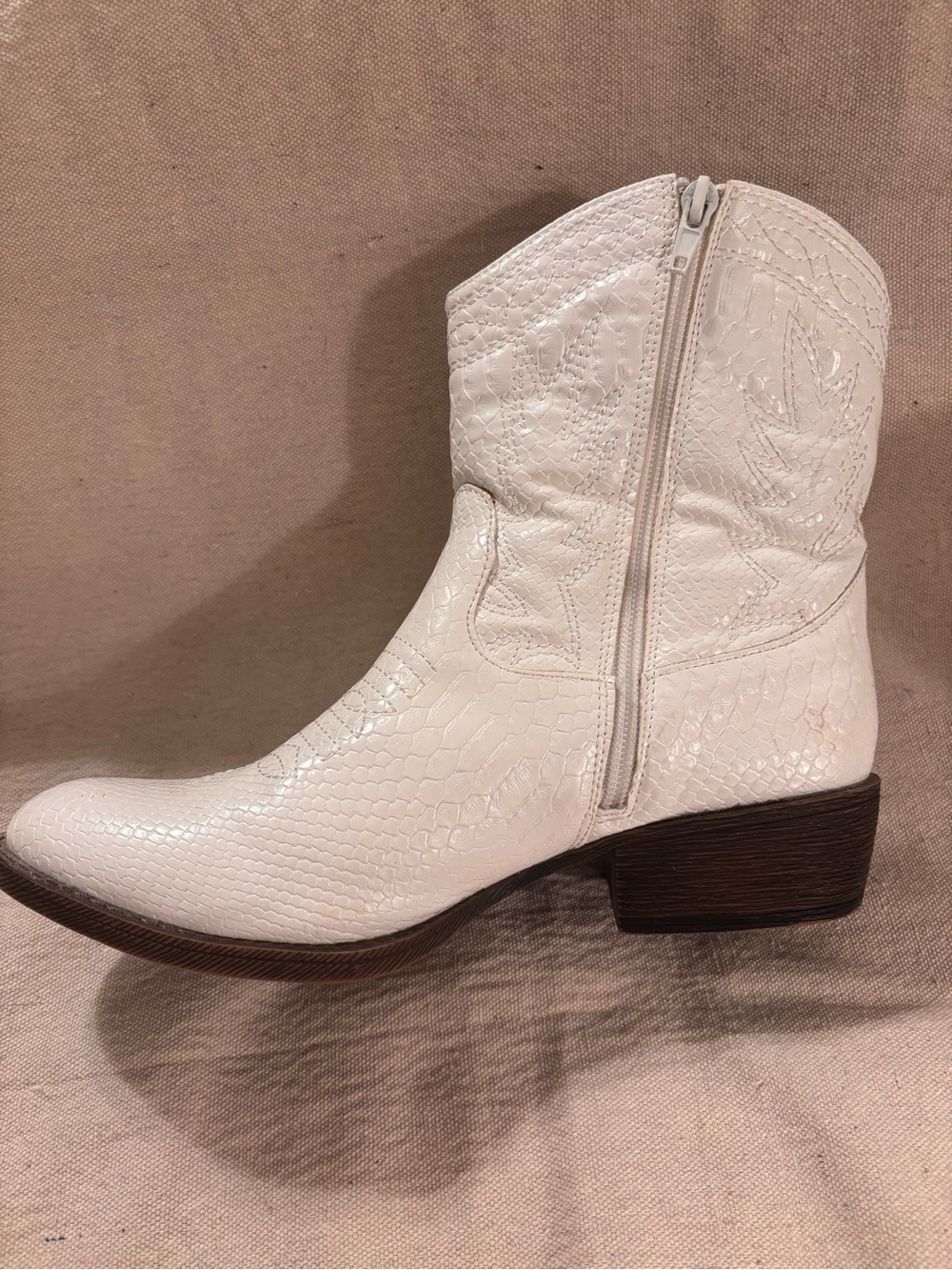 Coconuts by Matisse Pistol white faux snakeskin-embossed ankle cowboy boots - Picture 3 of 13